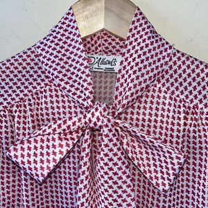 Vintage| 1970s D’Allaird’s Red/White Houndstooth Button Up Shirt Bow Collar US 4
